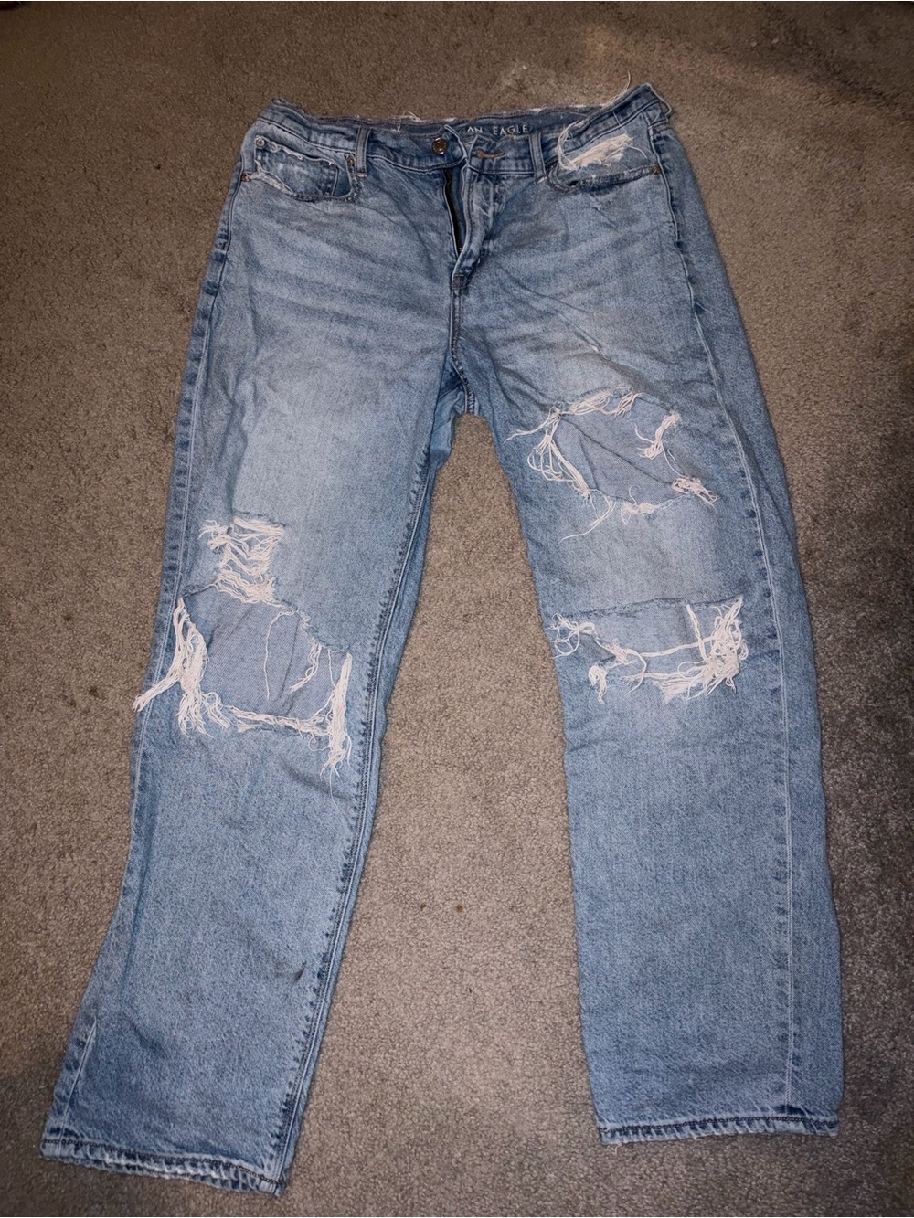 American Eagle 90s straight ripped jeans
